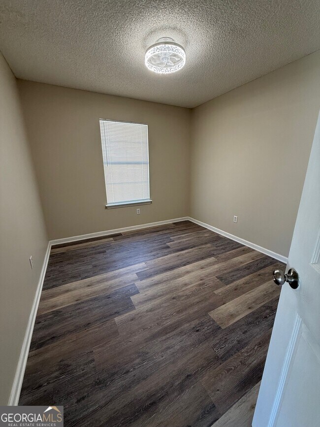 Building Photo - 95 Talbot Ct