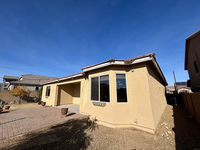 Building Photo - 18627 W North Ln