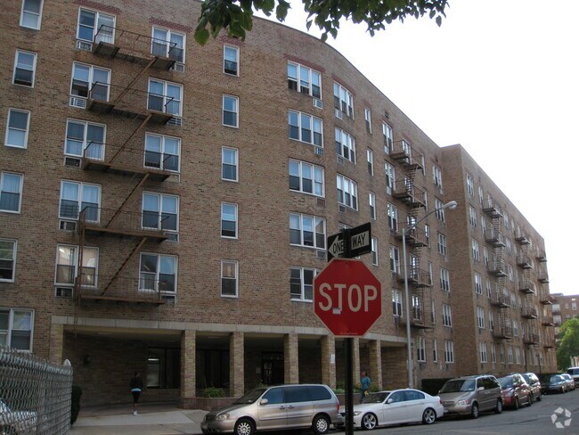 Primary Photo - Forest Hills Chateau Corp.