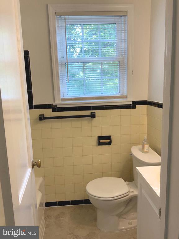 Building Photo - 4410 Woodfield Rd