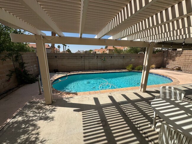 Building Photo - Two story home with sparkling private pool.