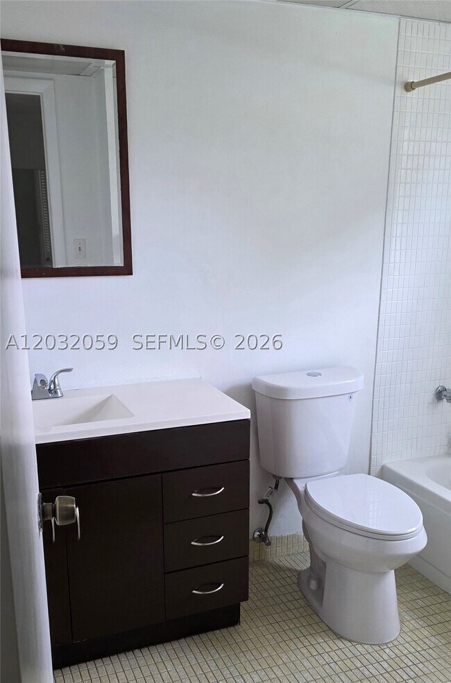 Building Photo - 5510 N Lakewood Cir