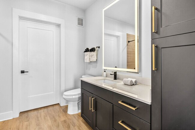 Building Photo - 1116 Gramercy Ln