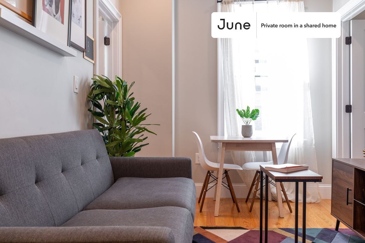 Building Photo - Room in Shared 3 bed/1 bath home