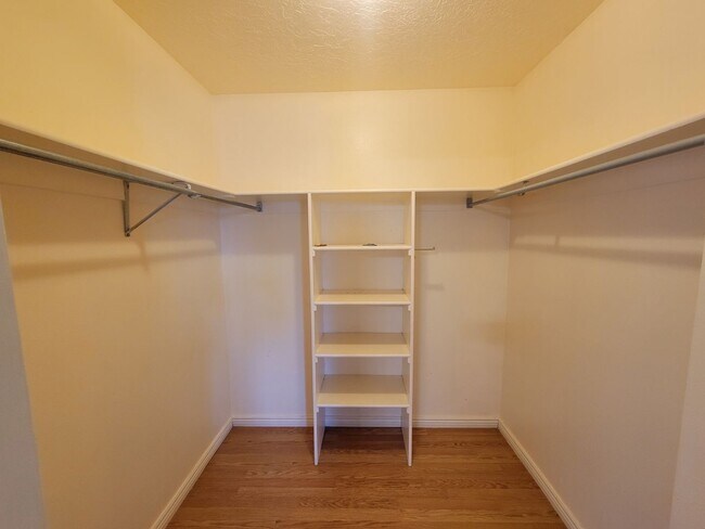 Building Photo - 260 N Bliss Ct