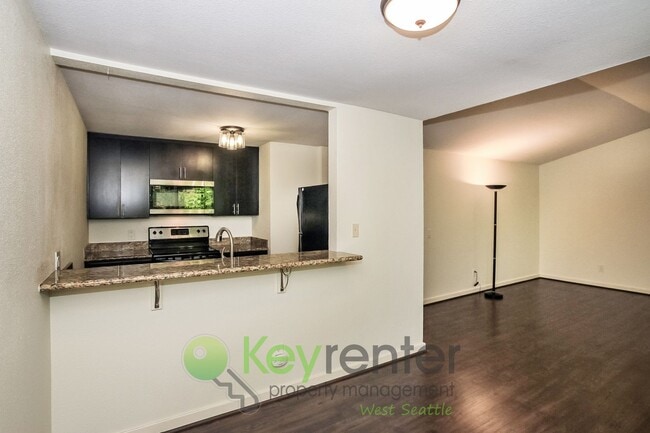 Primary Photo - Modern 2-Bedroom Retreat with Balcony in C...
