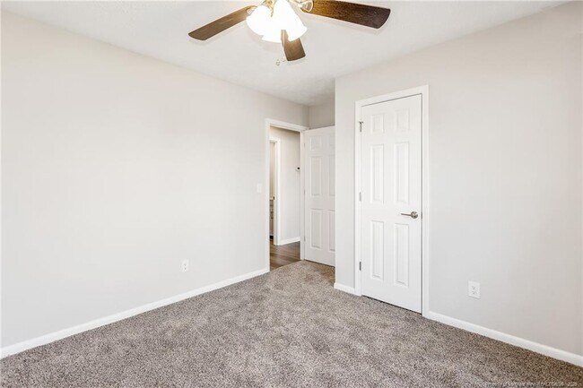 Building Photo - 705 Mosswood Ln