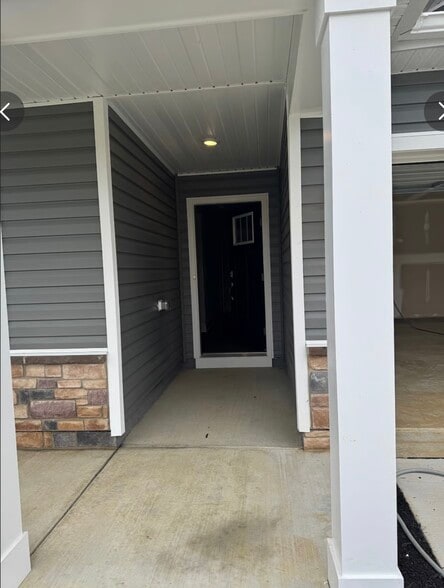 Building Photo - 672 Armstrong Ave