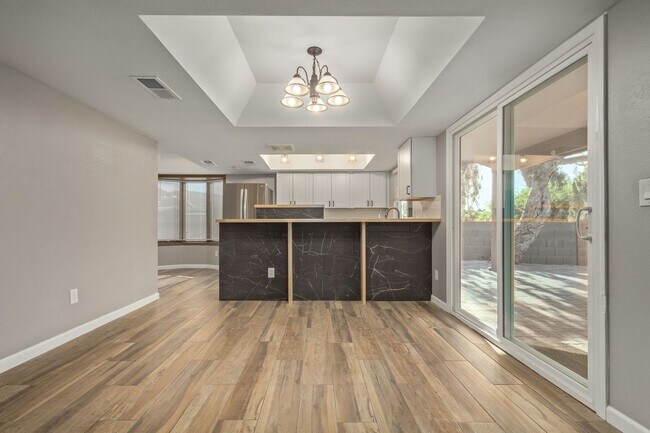Building Photo - Central & Thunderbird 3 bdrm 2 bath Home w...