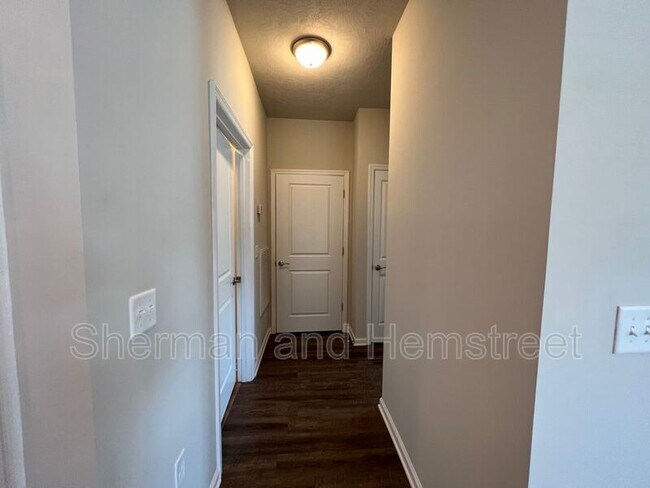 Building Photo - 661 Dobhill Ln