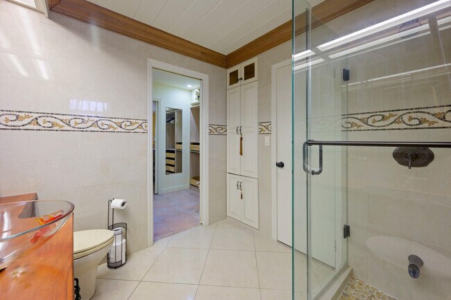 Building Photo - 600 NE 2nd St