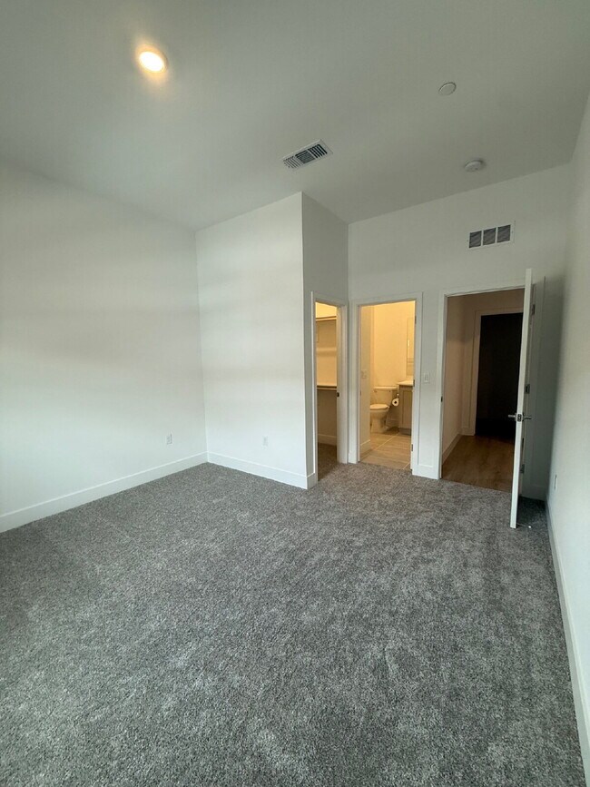 Building Photo - Brand-New 4-Bedroom Single-Story Home with Solar, Stunning Views & Open Floor Plan!