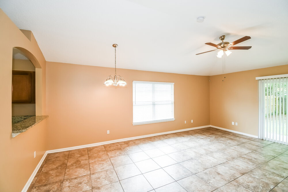 Building Photo - 5549 Oak Crossing Dr