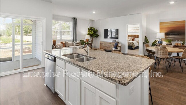 Building Photo - 250 Kipling Dr