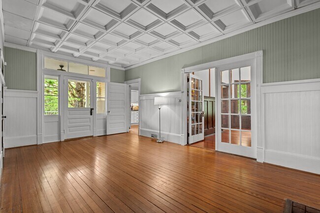 Building Photo - 802 N Poplar St