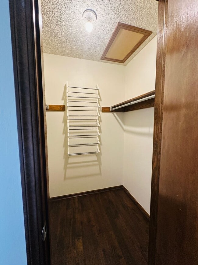 Building Photo - 3406 Erin Oaks St