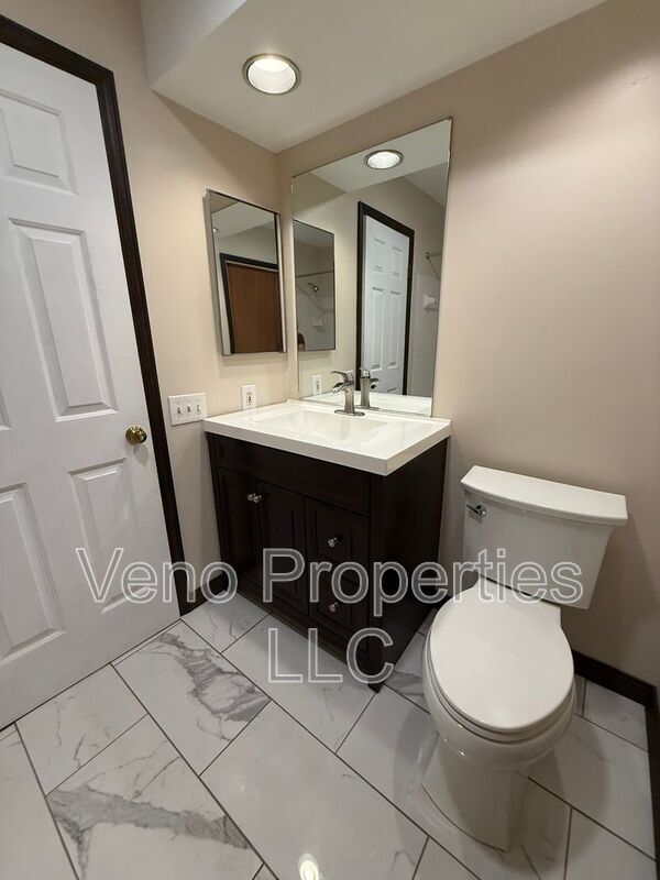 Building Photo - 4808 Foxwood Dr S