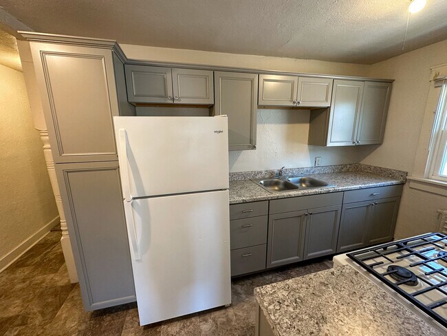 Interior Photo - 141 Campus Ave