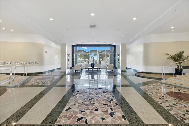 Building Photo - 4925 Collins Ave