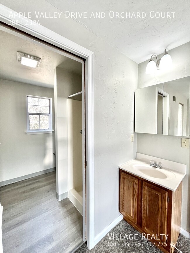 Building Photo - 910 Apple Valley Dr