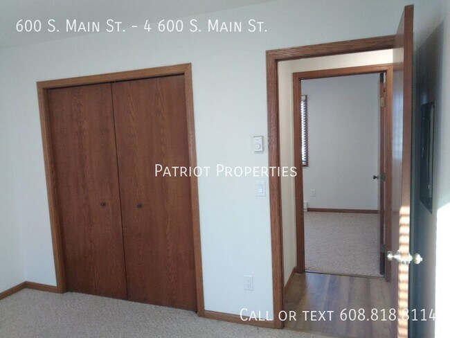 Building Photo - 2 bedroom/ 1 bath apartment in Deerfield, WI