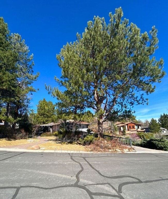 Building Photo - 2795 W Lake Ridge Shores