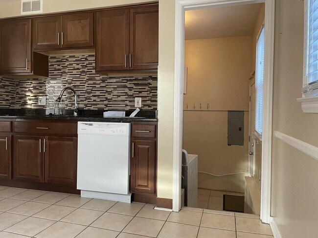 Building Photo - 6904 Norborne Ave