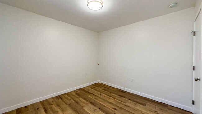 Building Photo - 126 E 3rd St