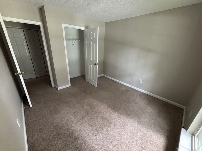 Building Photo - 3 Bedroom, 2.5 Bath Home