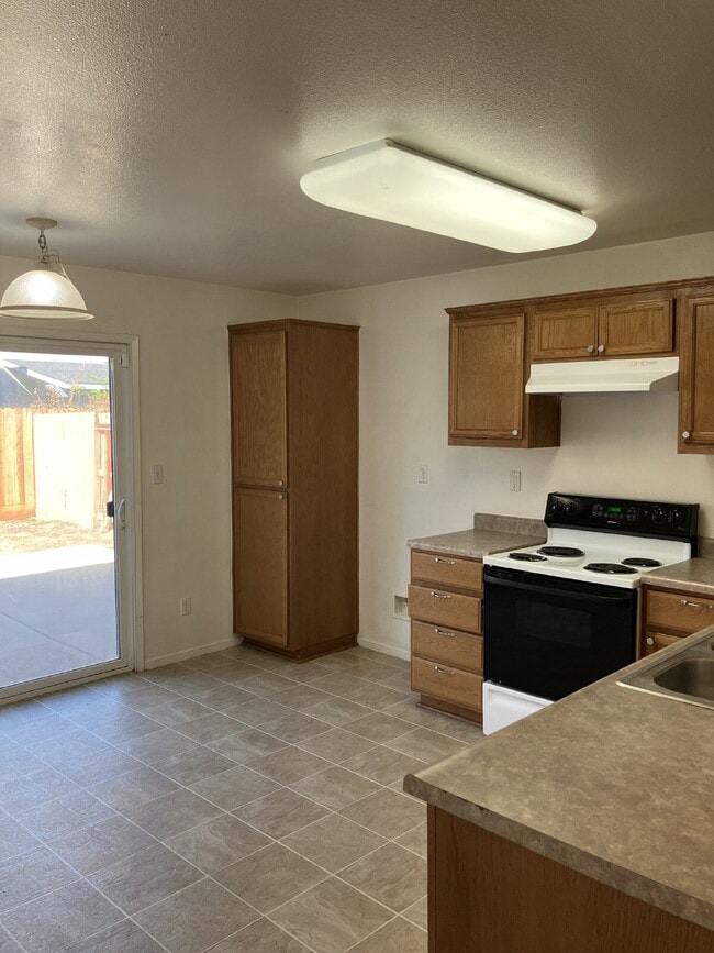 Building Photo - $500.00 OFF FIRST MONTH'S RENT!!!!! North ...