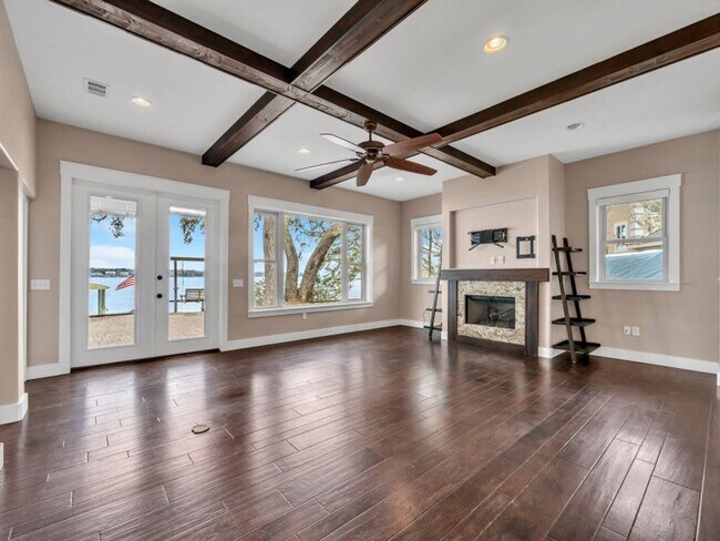 Building Photo - Waterfront Home in Niceville on the Bay wi...