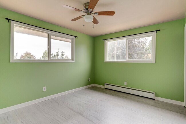 Building Photo - Spacious 4 Bed 2 Bath Home