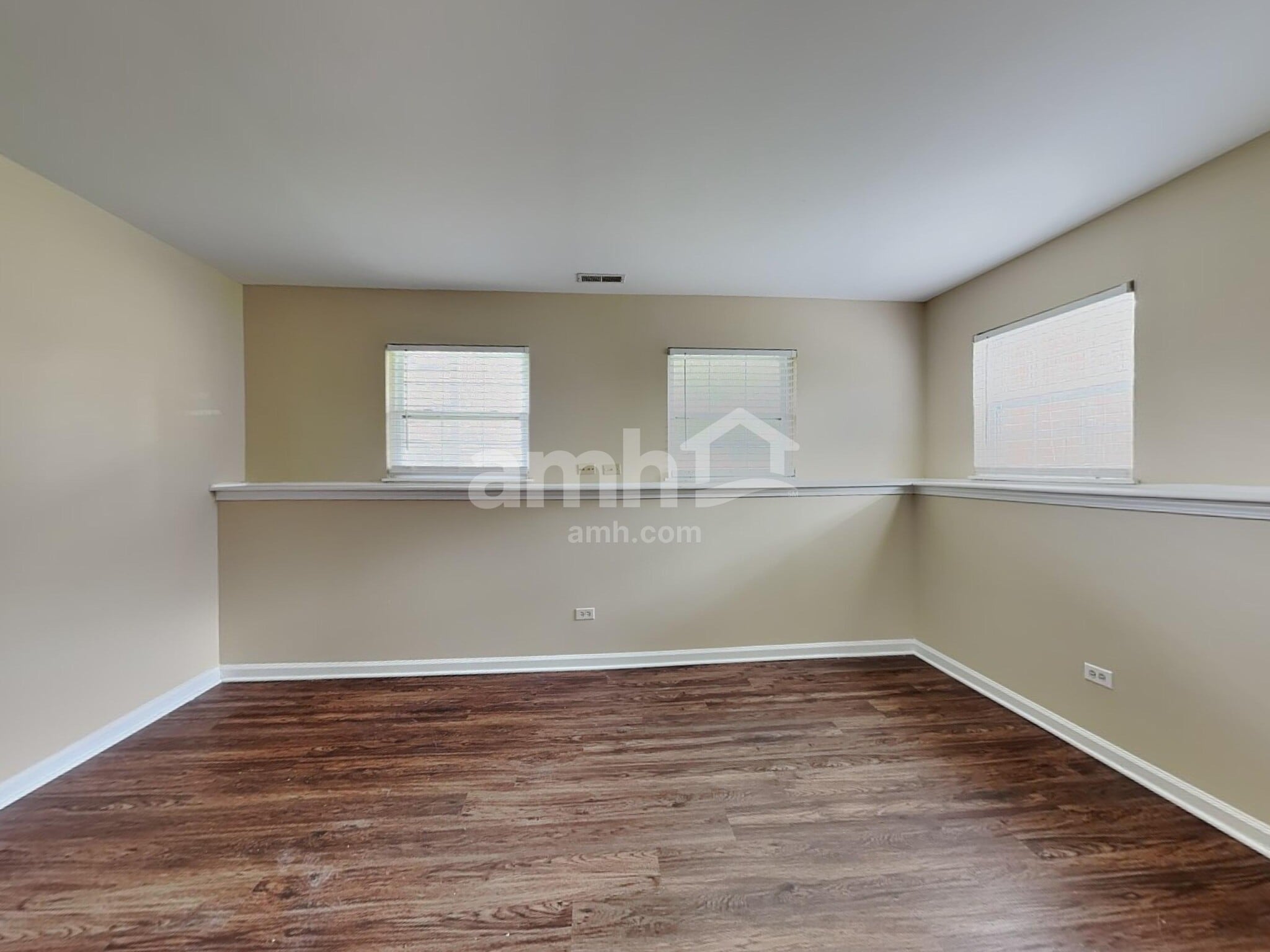 Building Photo - 4609 Vista Dr