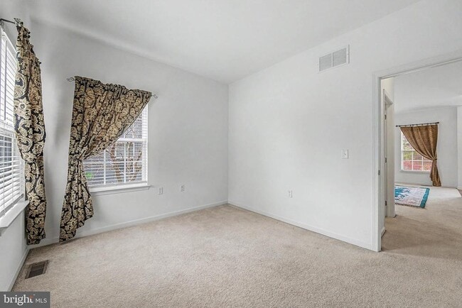 Building Photo - 9 Woodmere Rd