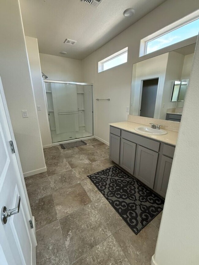 Building Photo - Charming Sun Valley Home with Generous Yard