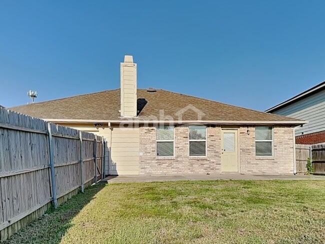 Building Photo - 2806 Lake Terrace Dr