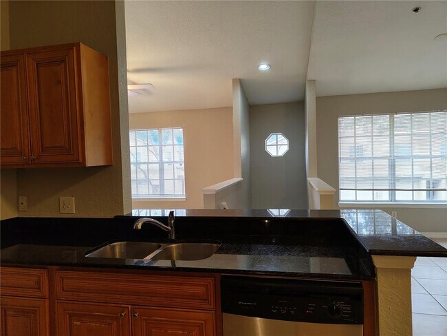 Building Photo - 826 Grand Regency Pointe