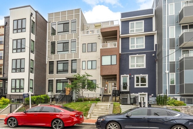 Building Photo - 822 Kennedy St NW