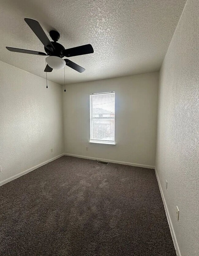 Building Photo - 2806 Leroy Cir