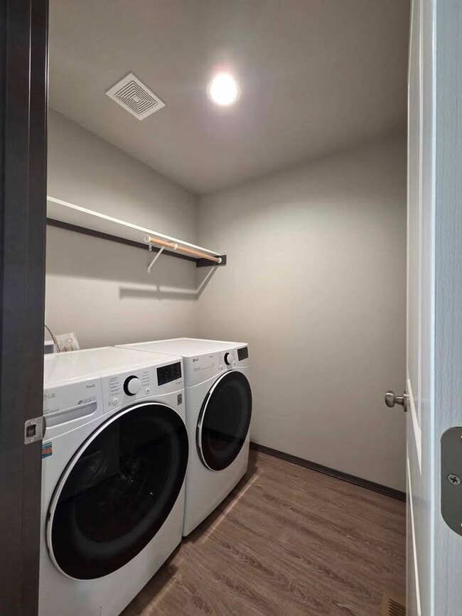 Building Photo - Gorgeous, 3 Bed, 2 Bath HOUSE in Coveted East Wenatchee!
