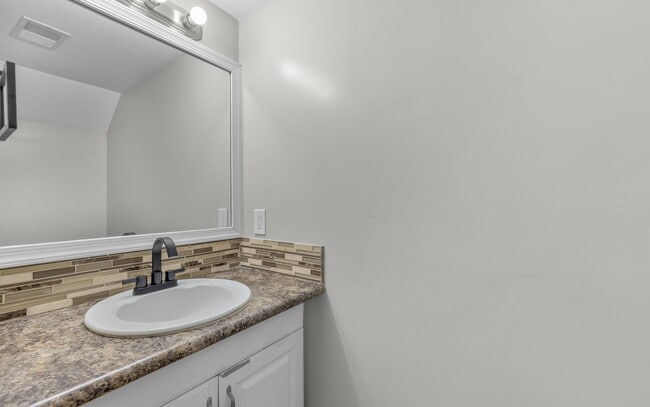 Building Photo - 809 Hampstead Ct