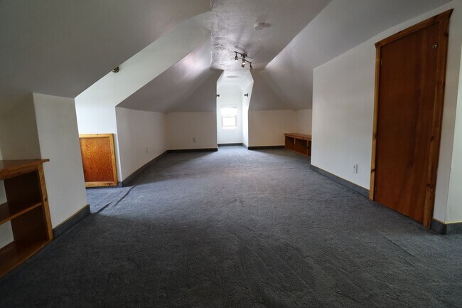 Building Photo - 360 N SF