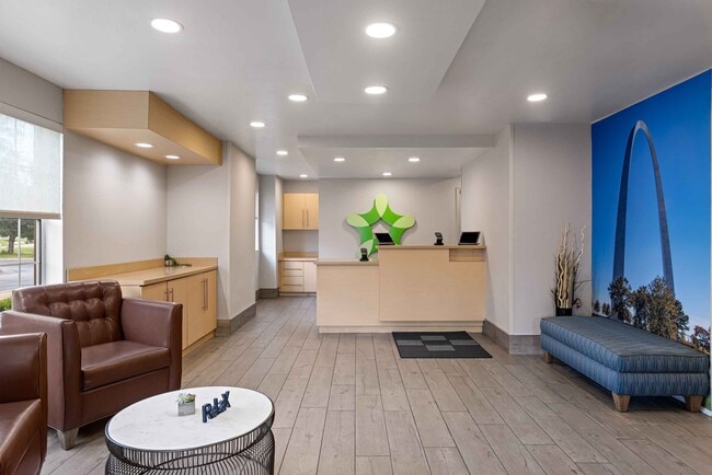 Building Photo - Furnished Studio-Fenton