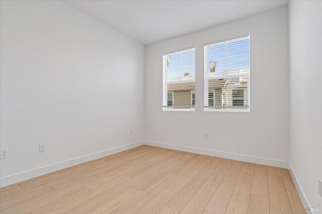 Building Photo - 219 Gambrel Cir