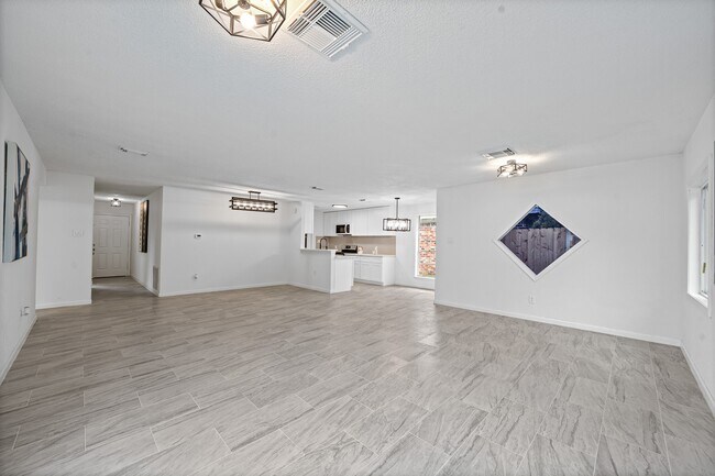 Building Photo - 11823 S Willow Cir