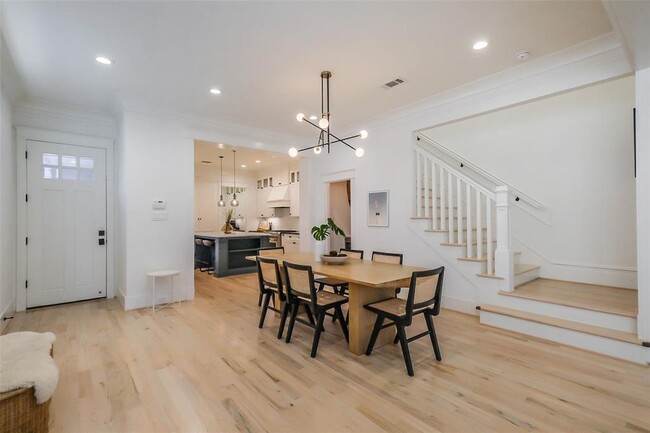 Building Photo - 508 W 26th St