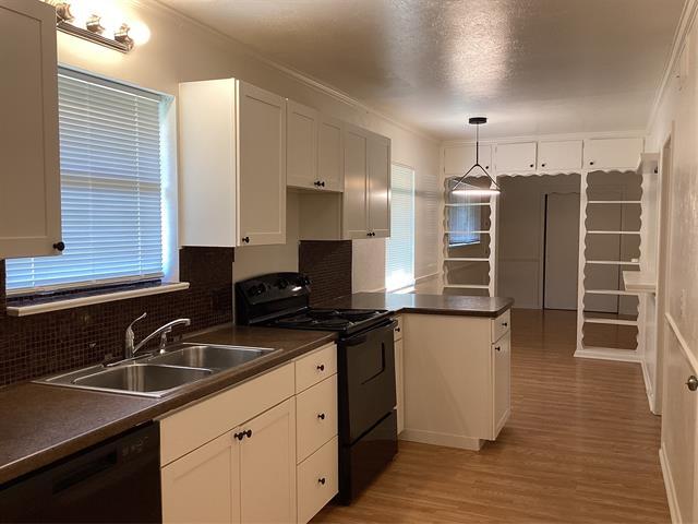 Building Photo - 2020 Robinwood Dr