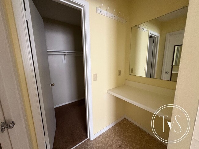 Building Photo - RATE DROP ALERT (was $1300/month) and SUMM...
