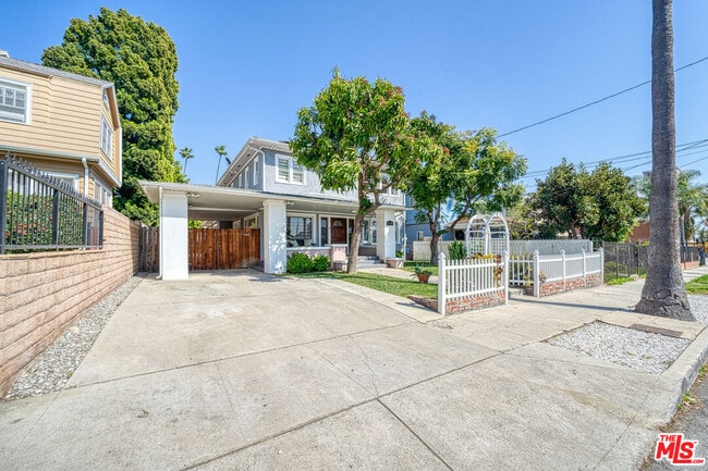 Building Photo - 1728 N Van Ness Ave