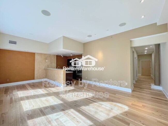 Building Photo - 219 Granby St